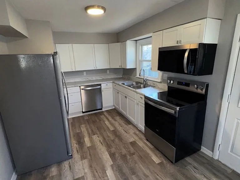 3017 E Riverside Dr — Photo 9