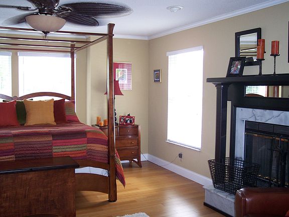 Master Bedroom w/fireplace