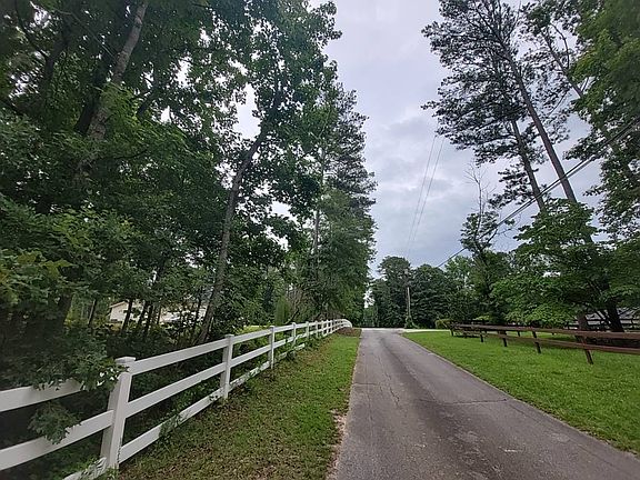 5th image of 562 Adams Rd