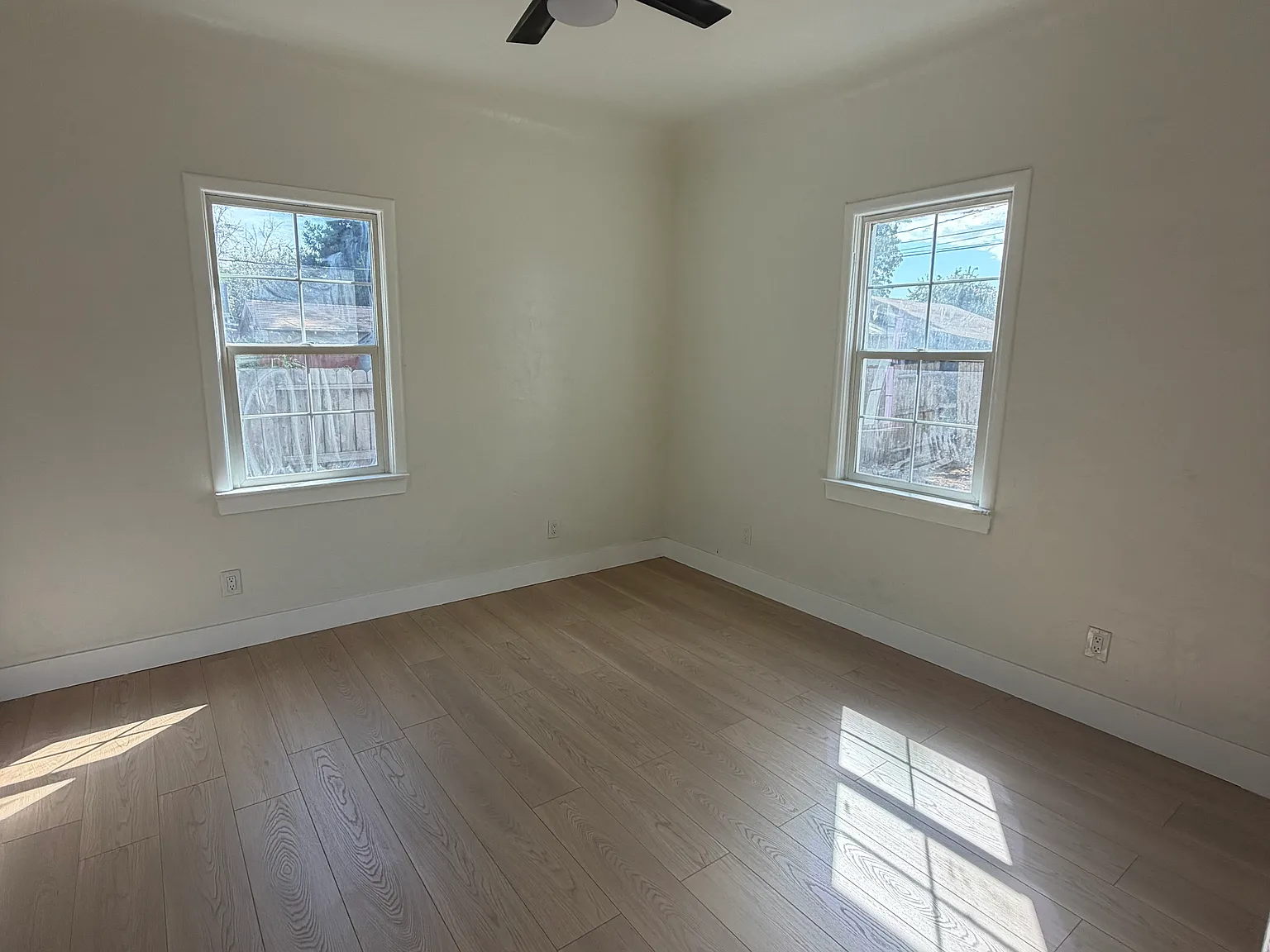 3 bed, 1056 sqft, $2,000 — Photo 2