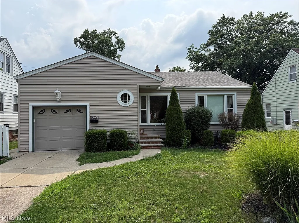 3 bed, 2.0 bath, 1823 sqft, $2,000 — Photo 1