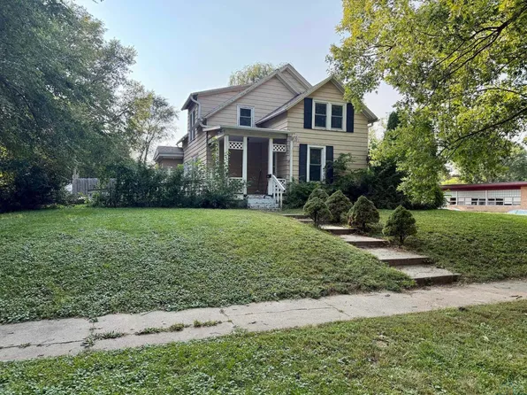 226 High St, Vermillion, SD 57069