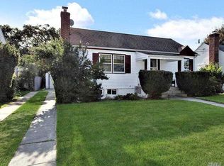 70 Harrison Ave, Hicksville, NY 11801