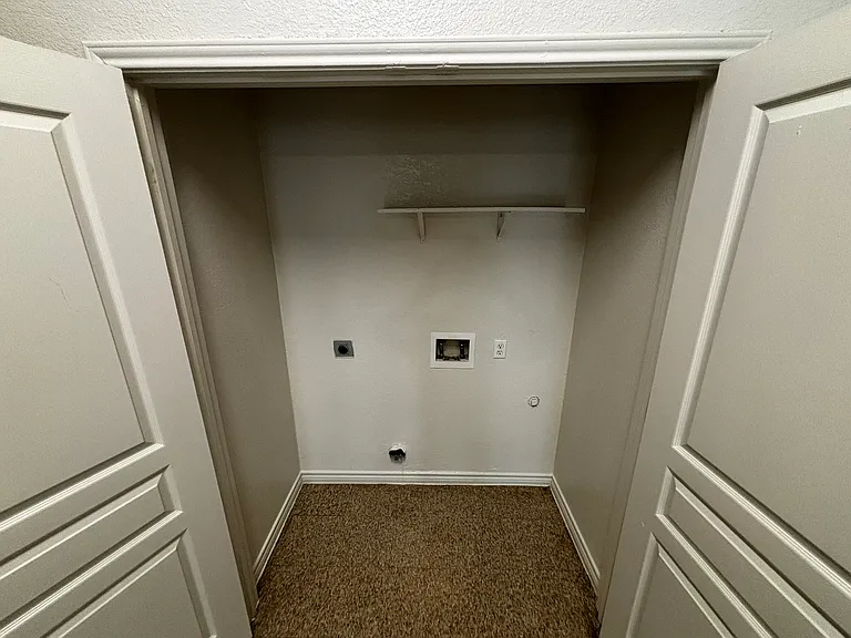 501 Henderson St — Photo 16
