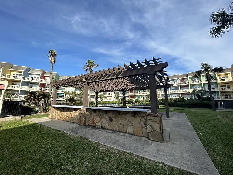 The Oceanfront Galveston Apartments — Photo 46