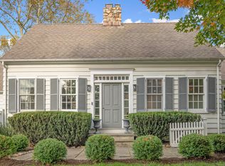 1 Flicker Ln, Norwalk, CT 06853