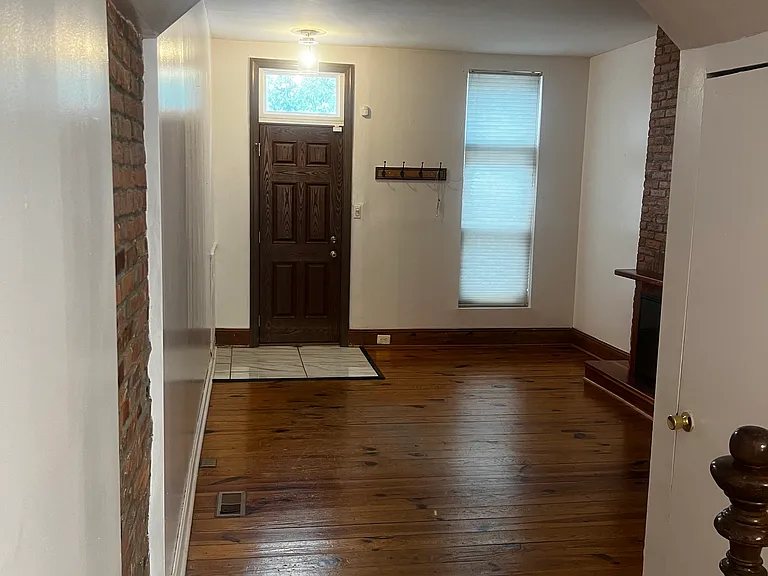 2127 E Fairmount Ave — Photo 25