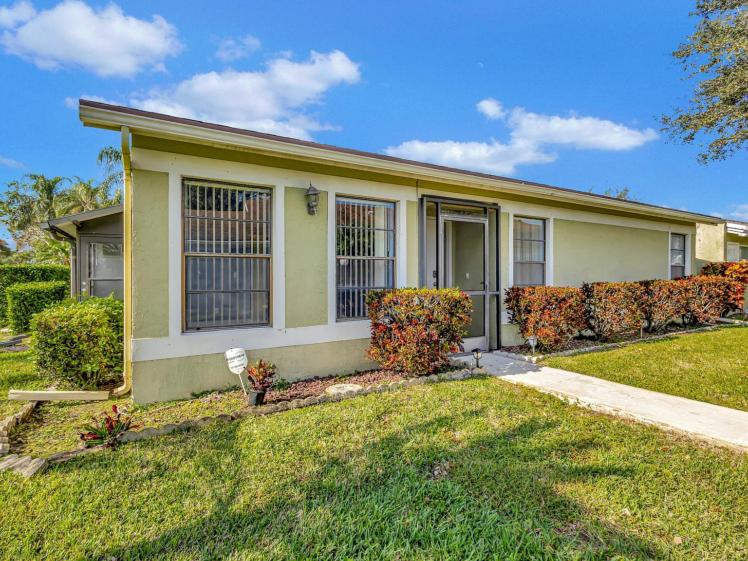 3 bed, 2.0 bath, 1468 sqft, $2,800 — Photo 1