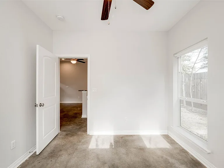 811 Gunter St #B — Photo 14