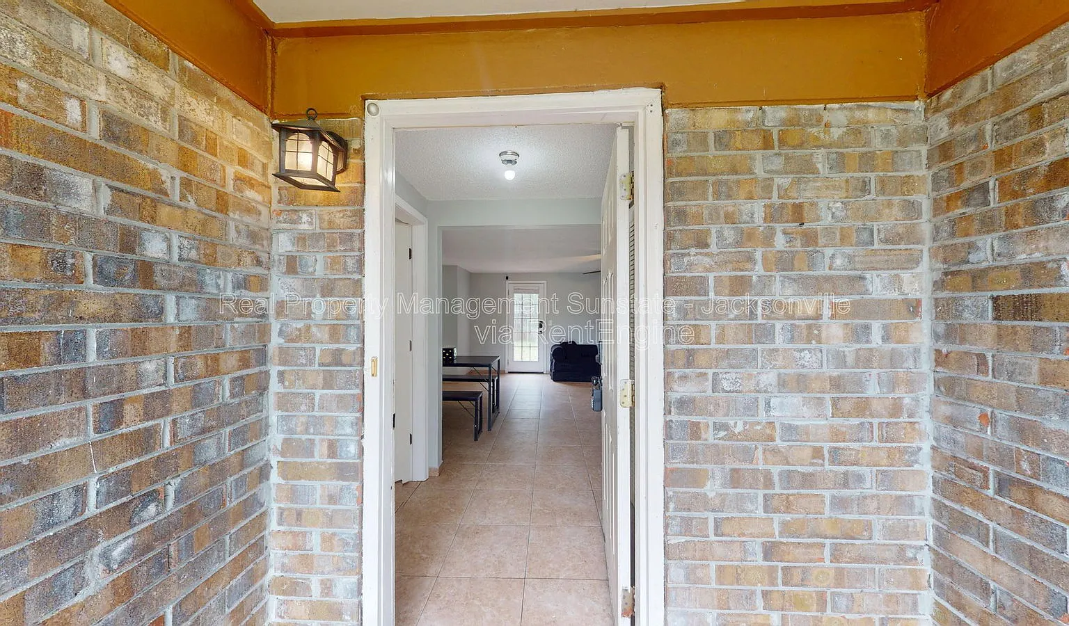 4 bed, 2.0 bath, 1298 sqft, $2,000 — Photo 3