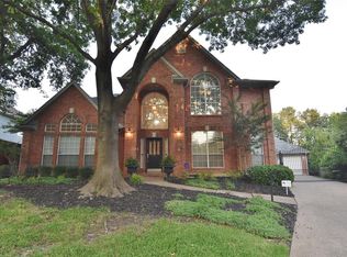 2201 Templeton Dr, Arlington, TX 76006