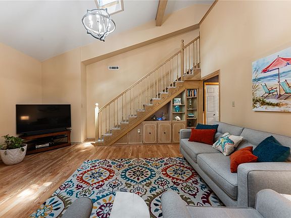 4th image of 2520 E Gentle Oaks Ln