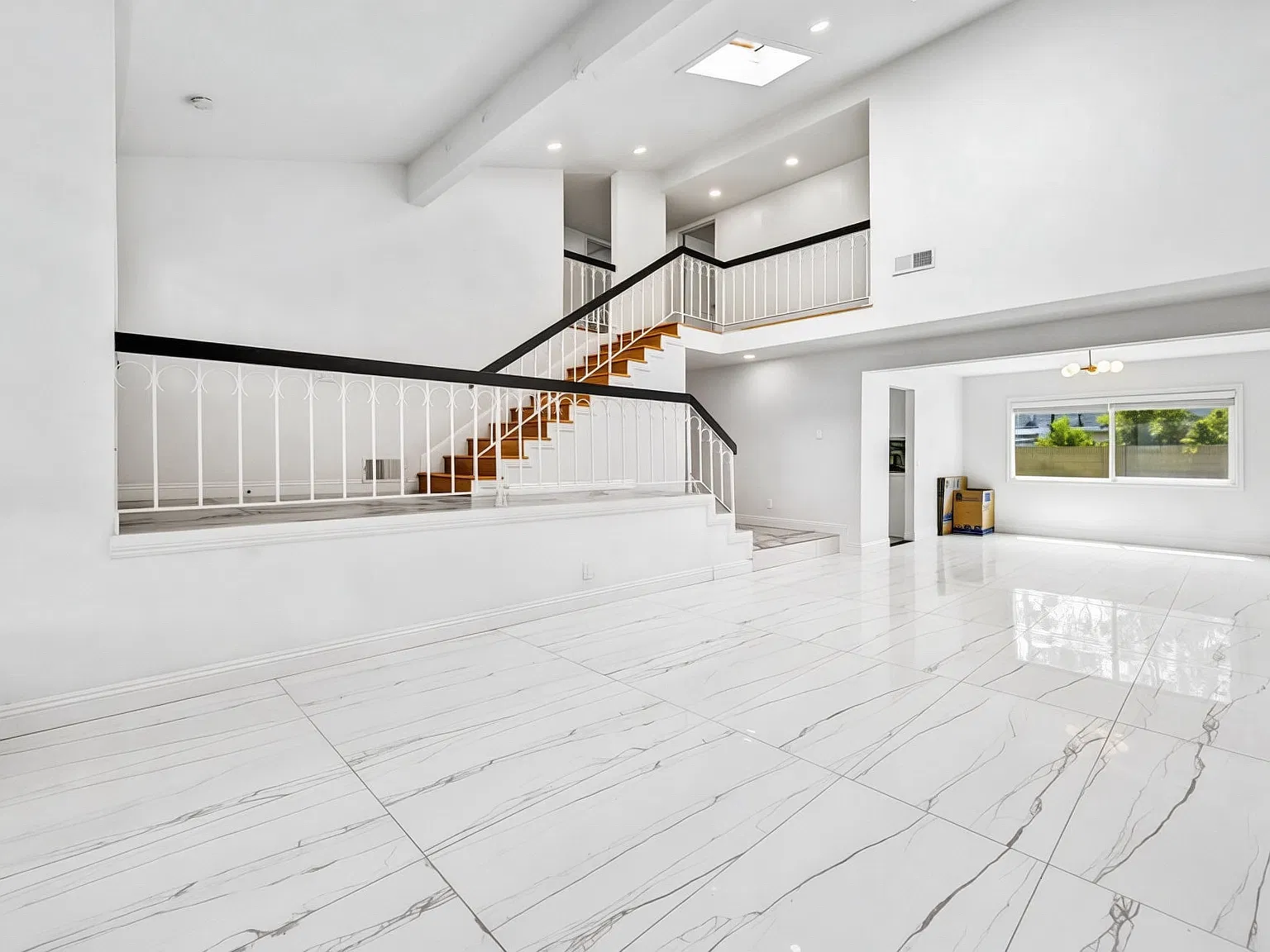 5 bed, 2607 sqft, $5,300 — Photo 4