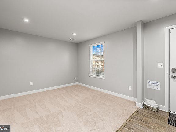 3rd image of 11371 Willow Green Cir