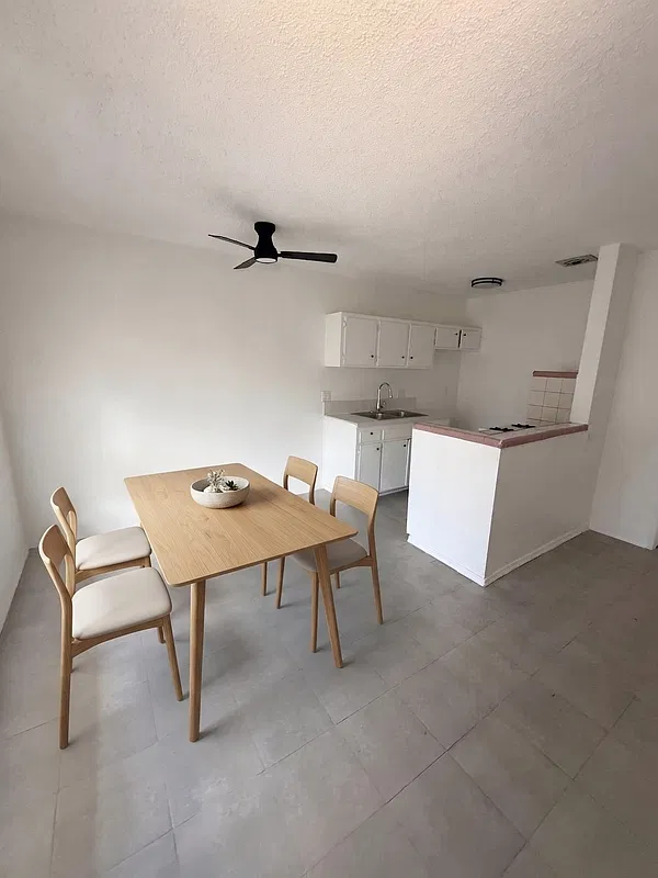 1812 W Sumac Ln — Photo 2