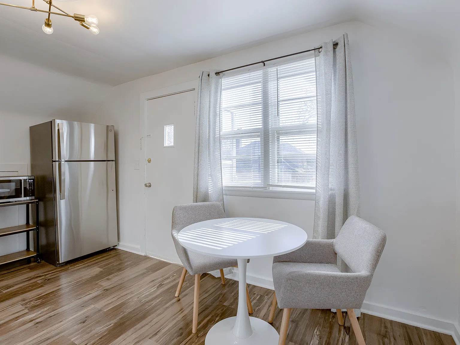 3420 Burt St — Photo 2
