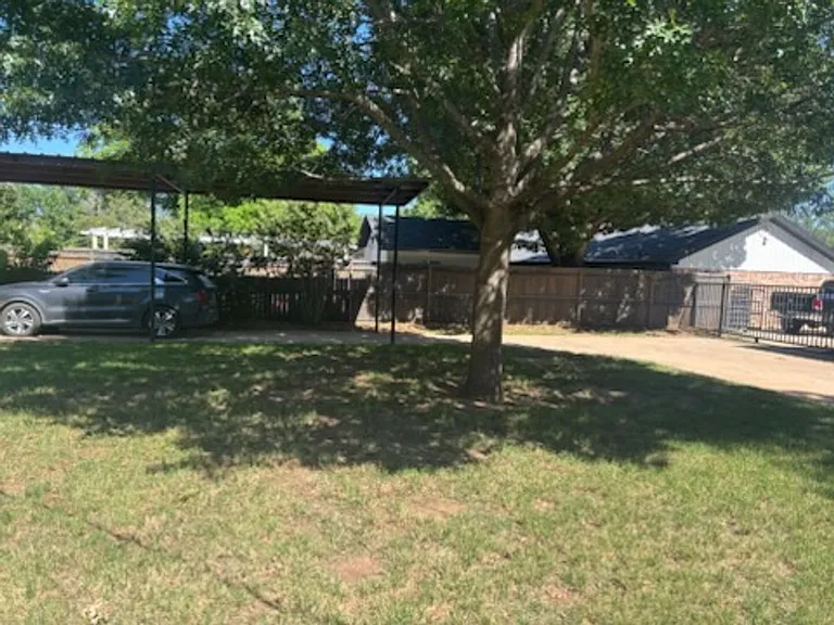 2418 Helena Cir — Photo 22