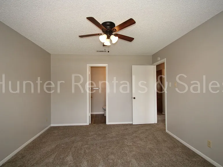 3801 Madison Dr — Photo 11