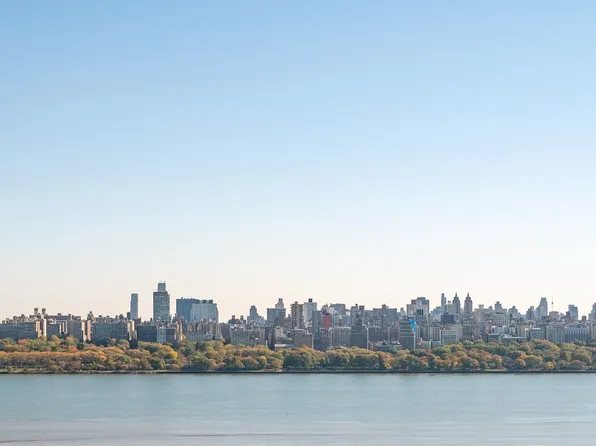 9060 Palisade Avenue image 16 of 17