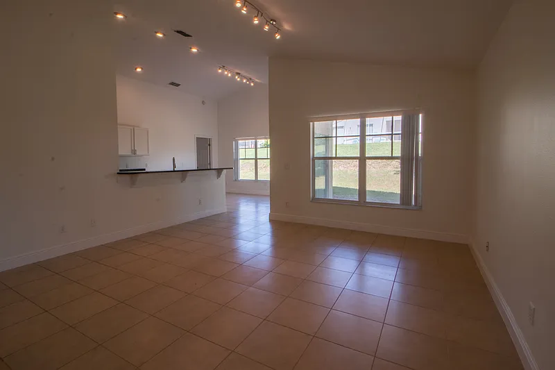 Building Photo - 661 Berwick Dr