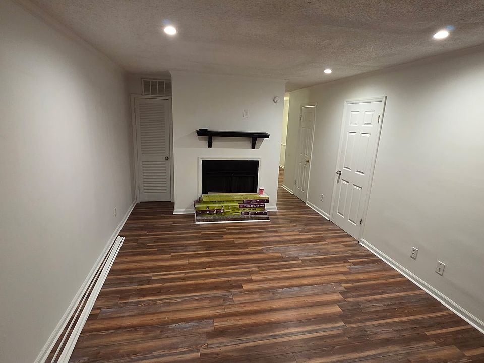 1st image of 100 Kristin Dr APT B6