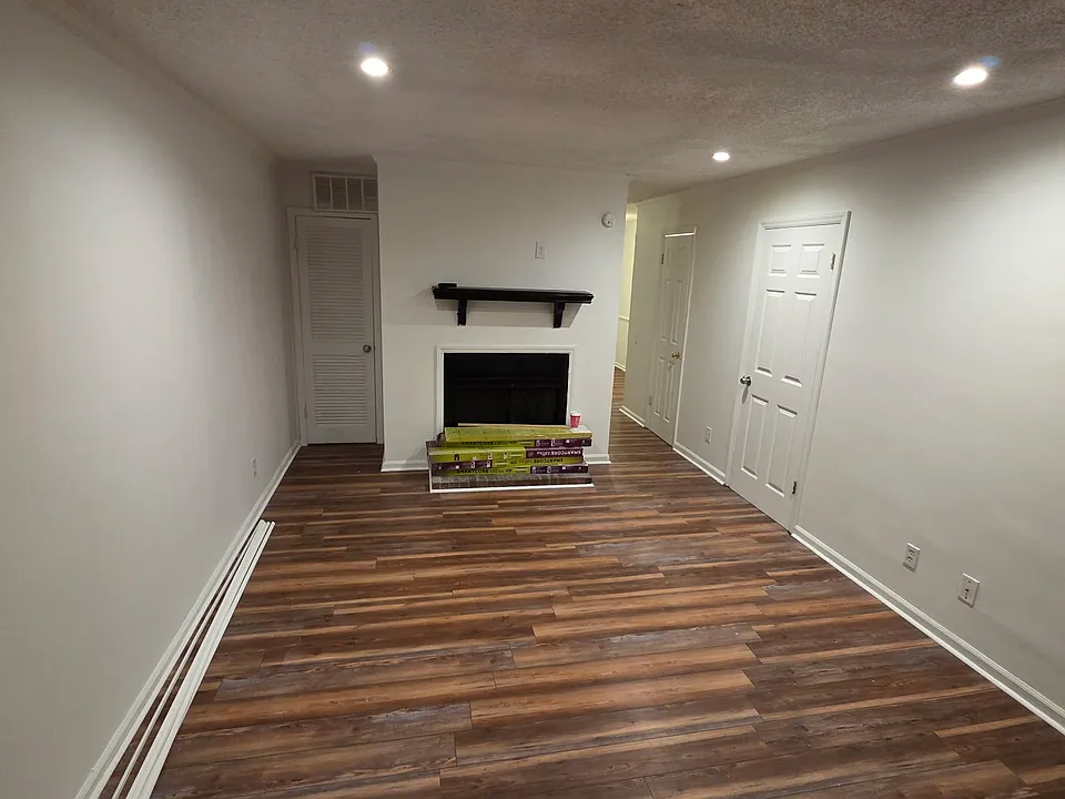 100 Kristin Dr #B6