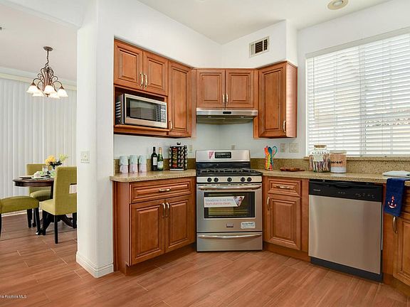 5th image of 421 Warner St