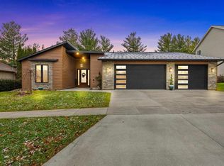403 B Ave NE, Mount Vernon, IA 52314