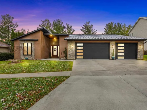 403 B Ave NE, Mount Vernon, IA 52314