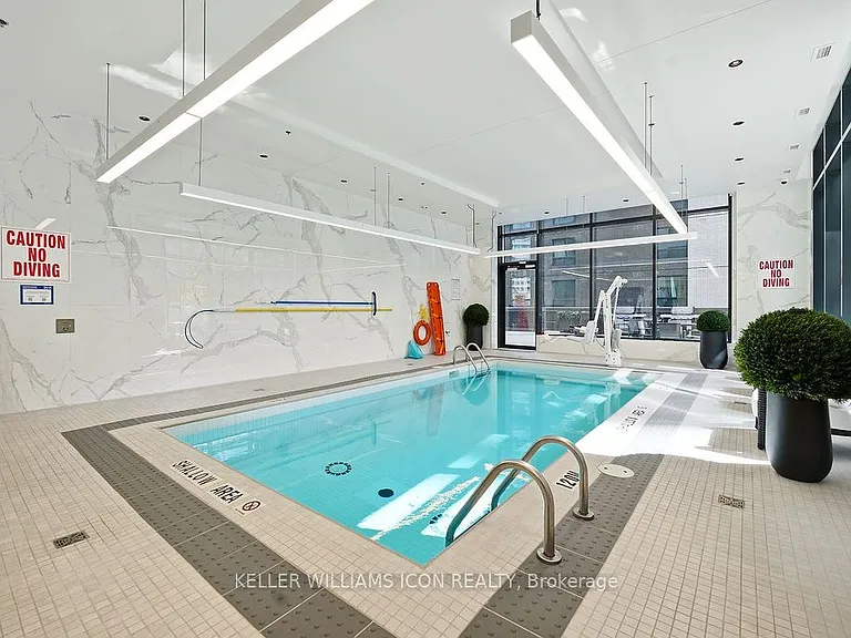 180 George St #1002 — Photo 37