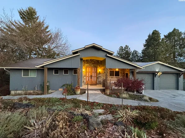 800 SE Meadow Vale Dr, Pullman, WA 99163