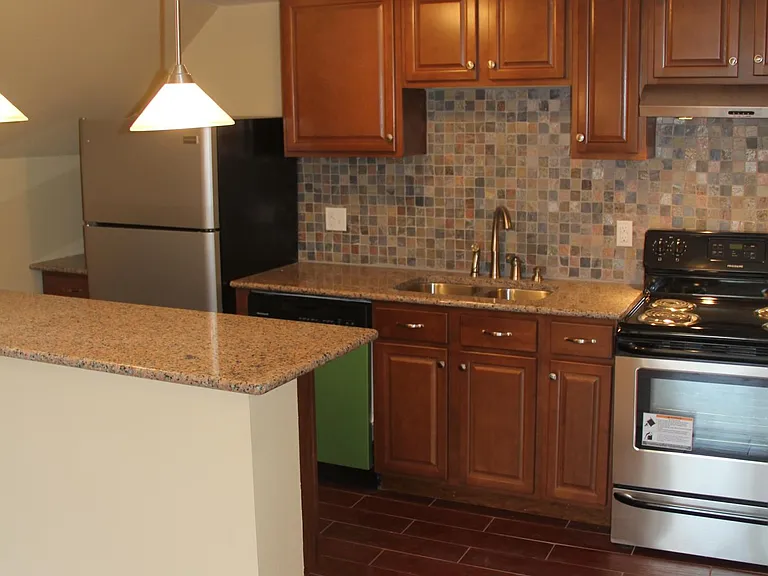 5825 Bartlett St #3F — Photo 12