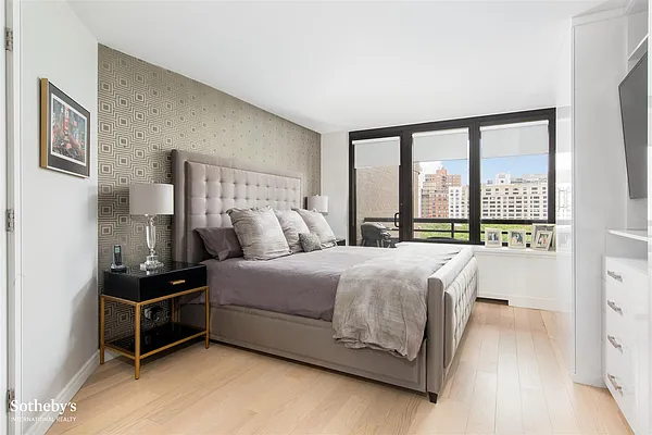 Sold by Sotheby's International Realty | media 6