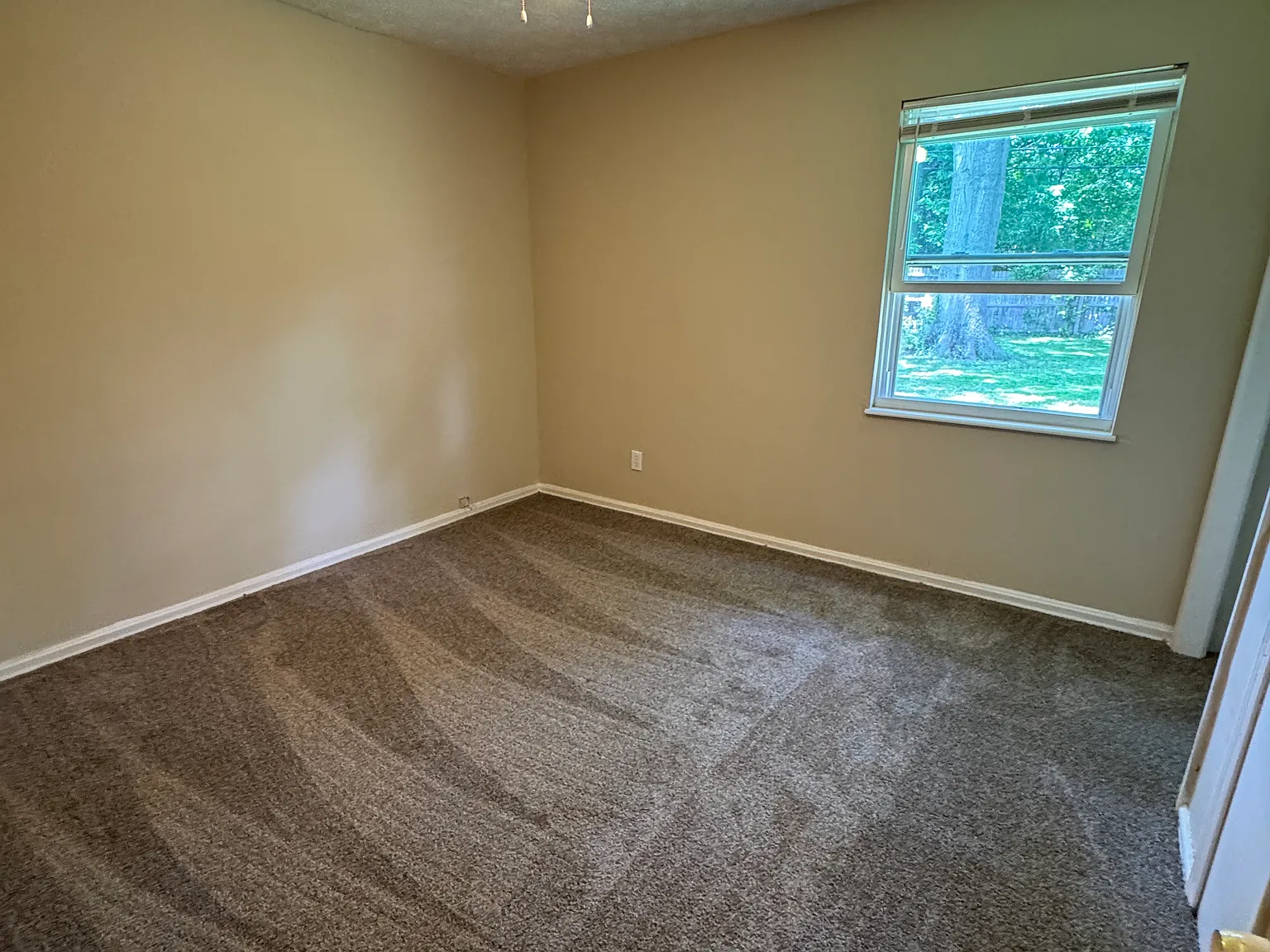 3 bed, 1092 sqft, $1,550 — Photo 1