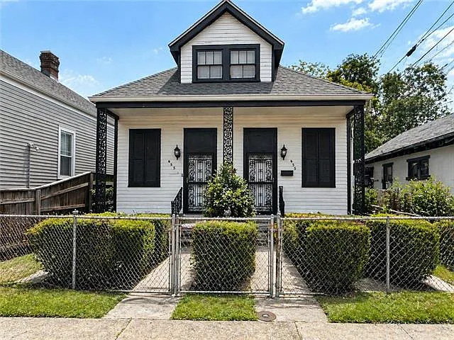 4 bed, 2.0 bath, 1570 sqft, $1,825 — Photo 1