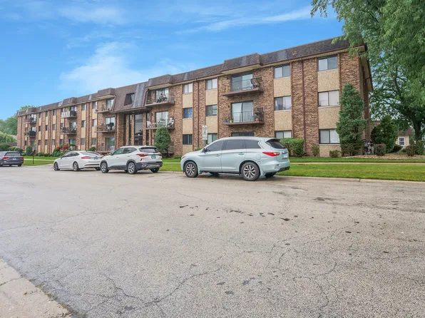8901 S Roberts Rd APT 307, Hickory Hills, IL 60457