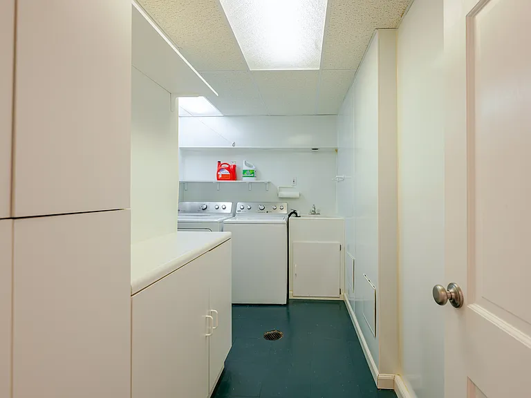 704 6th St SW — Photo 9