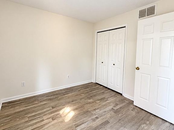 3rd image of 9125 S Pointe Retreat Dr