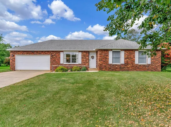 12123 Woodland Dr, Farmer City, IL 61842