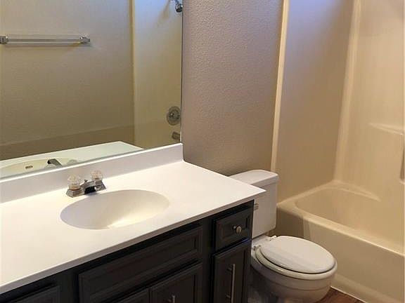 5th image of 709 Rollingway Dr APT B