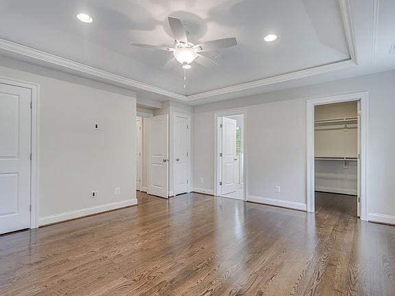 4th image of 605 Malcolm Pl