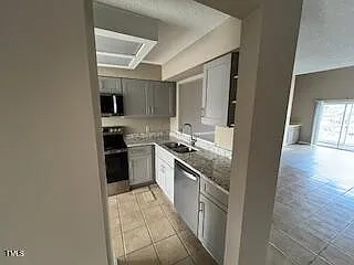 3 bed, 2.5 bath, 1622 sqft, $2,100 — Photo 4