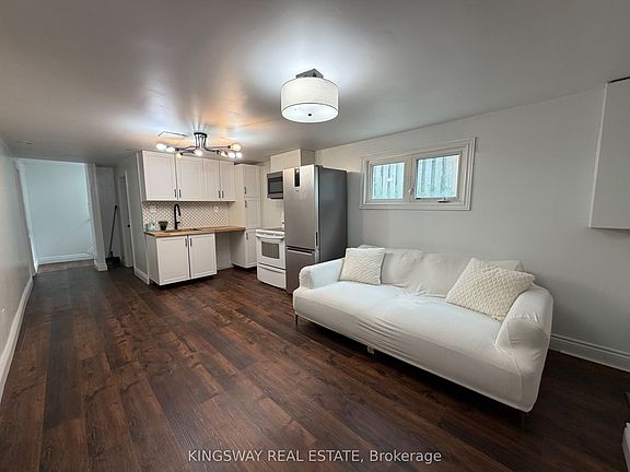 4th image of 323 Montego Rd