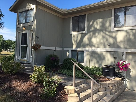 Beautifully landscaped front yard!