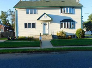 37 Schleigel Blvd, Farmingdale, NY 11735