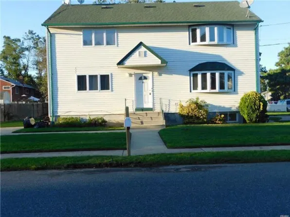 37 Schleigel Blvd, Farmingdale, NY 11735
