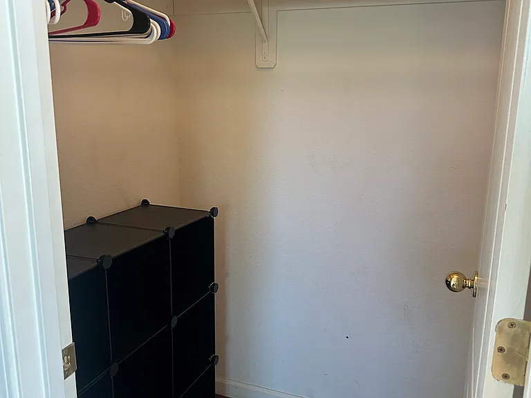 725 W Fremont Ave — Photo 2