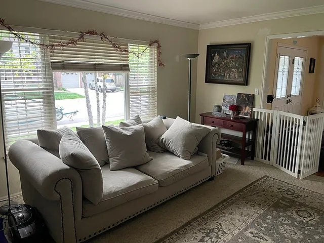 4 bed, 2.5 bath, 3755 sqft, $3,400 — Photo 3