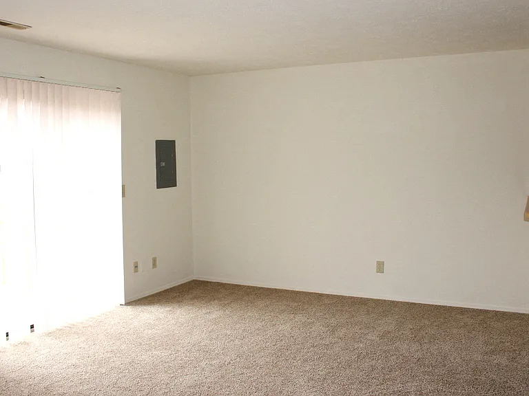 2468 Cross Village Dr — Photo 3