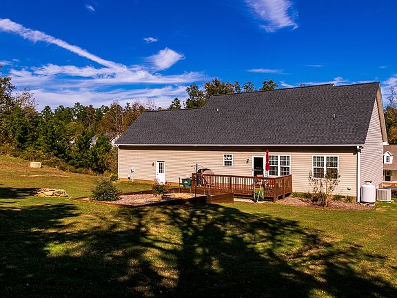 3rd image of 620 Rockwood Dr